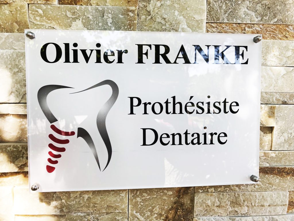 Logo pour un labo dentaire